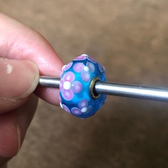 Trollbeads Unique Blue and Pink Floral - Picture 1 of 5